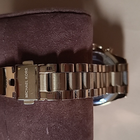 Michael Kors chronograph gold watch - Picture 4 of 7